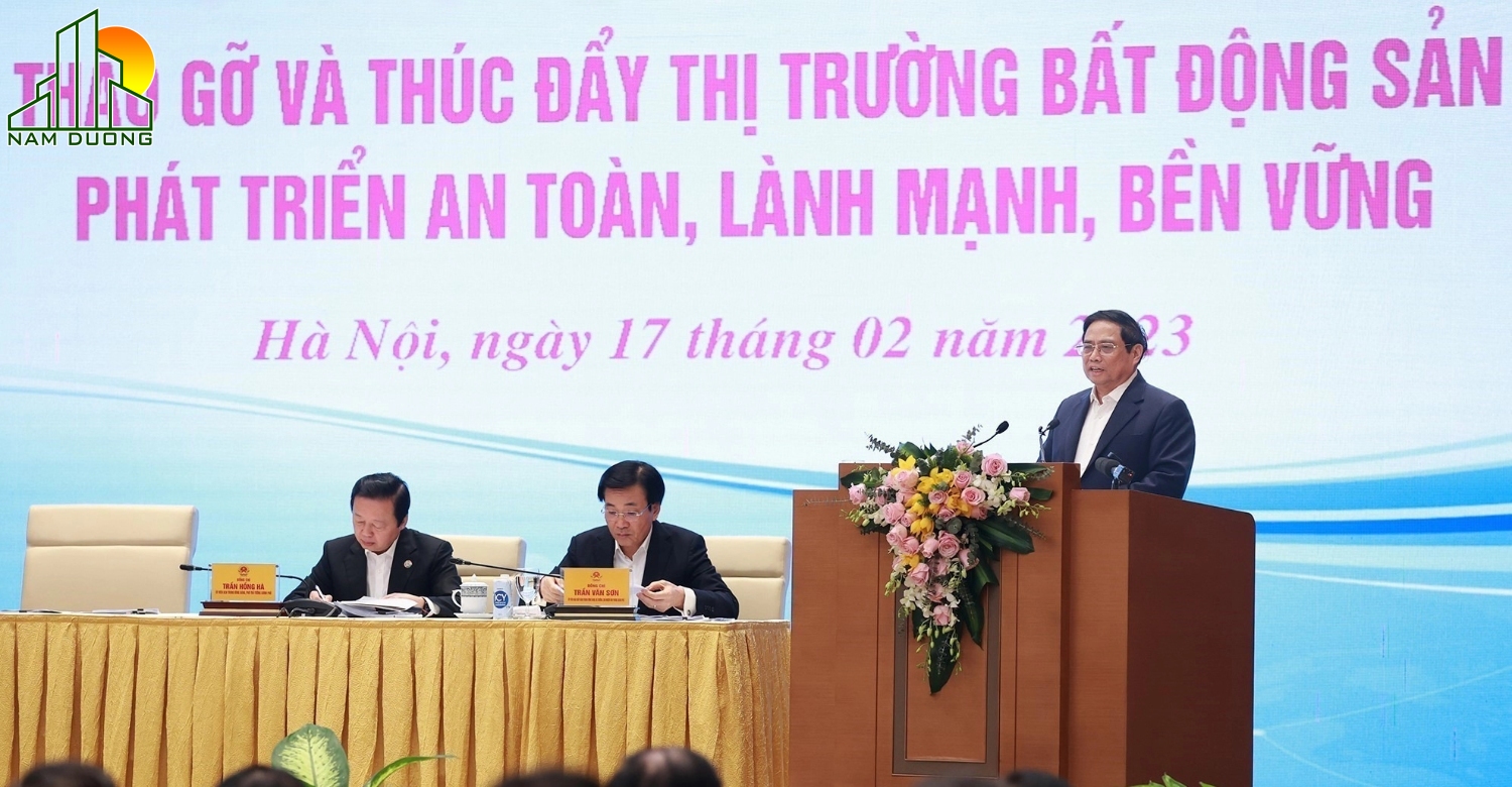 Thủ tướng chủ trì hội nghị thúc đẩy thị trường bất động sản phát triển, các ngân hàng bắt đầu giảm lãi suất cho vay với bất động sản, sẽ có gói tín dụng 120 000 tỷ đồng dành cho nhà ở xã hội